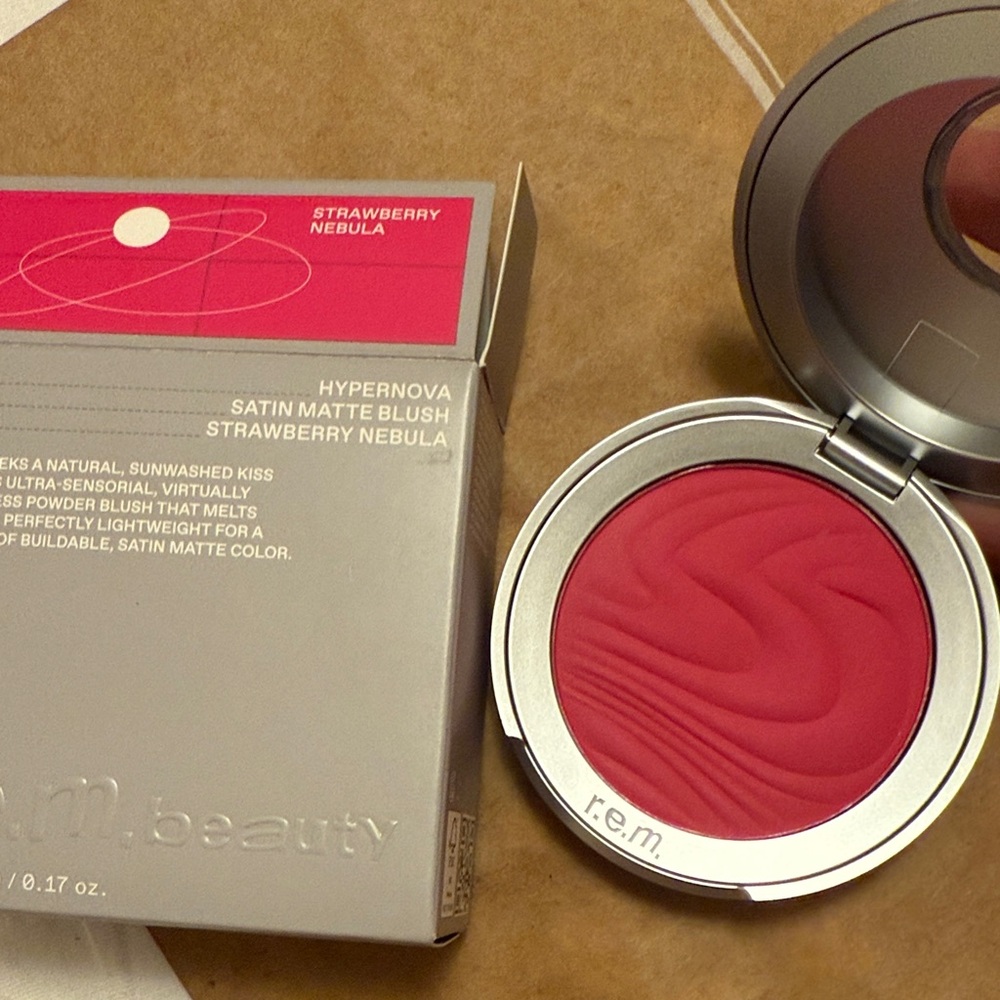 R.E.M. beauty Hypernova Satin Matte Blush - Strawberry Nebula